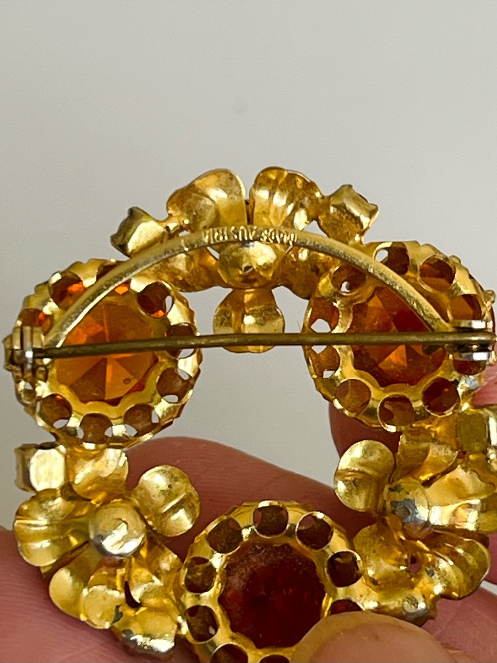 Vintage Signed "Made Austria" Amber Crystal Brooch - Floral Wreath - Picture 8 of 10